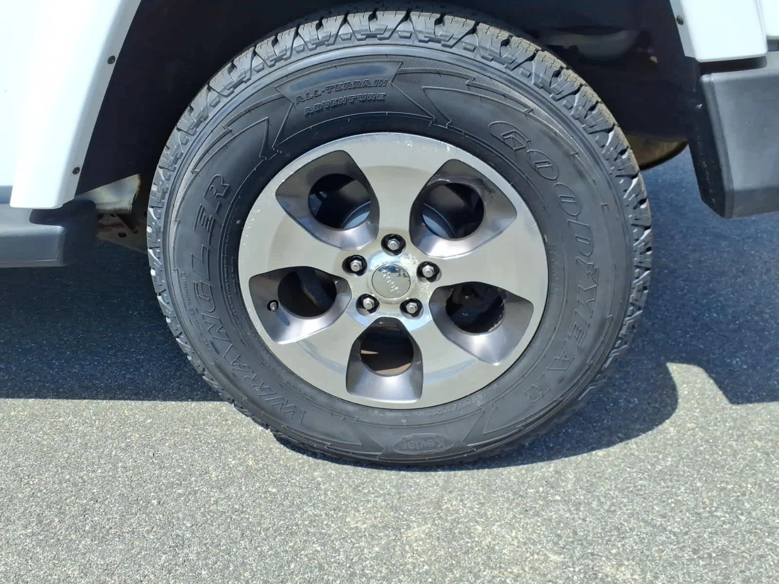 Certified Used 2016 Bright White Clearcoat Jeep Sahara image 13