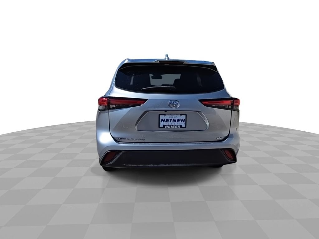 Used 2022 Silver Toyota XLE image 7