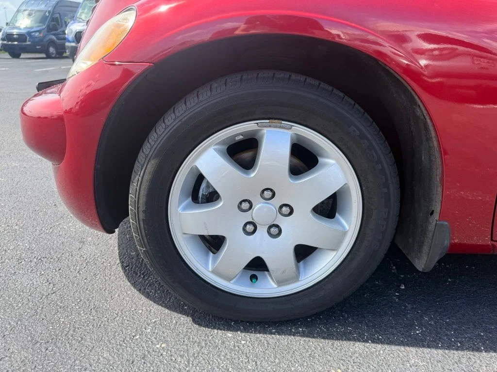 Used 2005 Burgundy Chrysler Touring image 11