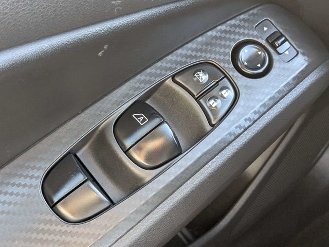 Used 2022 Glacier White Nissan 2.5 S image 24