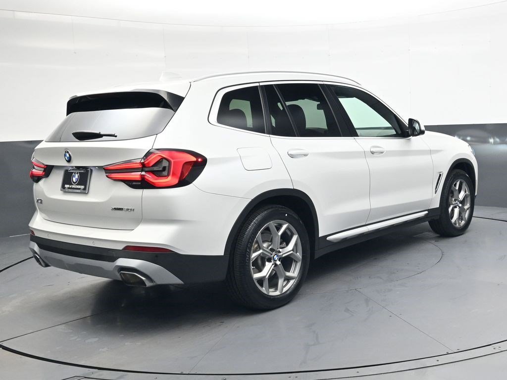 Used 2024 White Metallic BMW xDrive30i image 4
