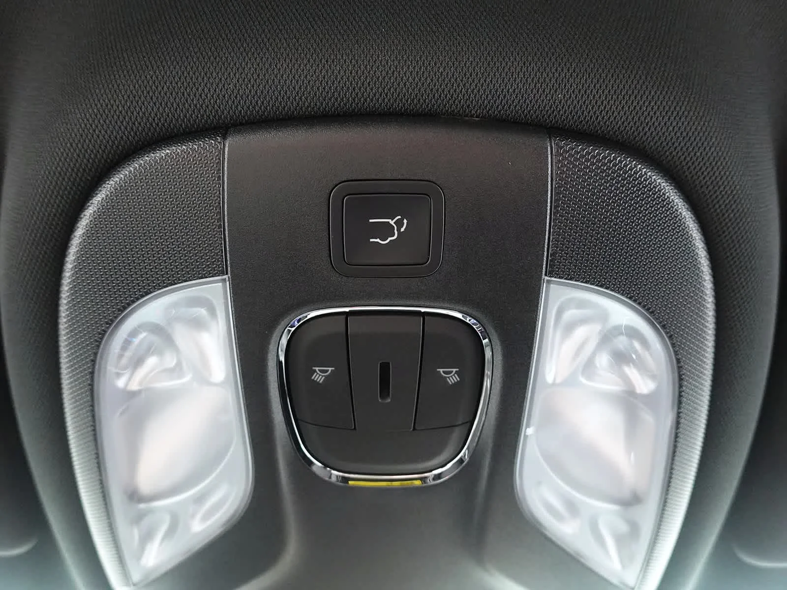 New 2026 Bright White Clearcoat Jeep Latitude image 25