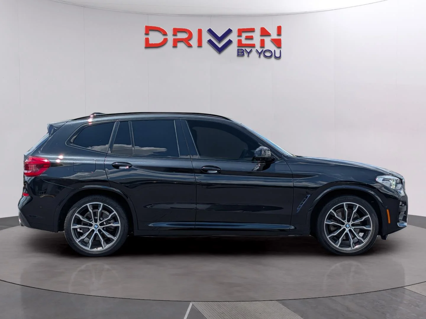 Used 2020 Black Sapphire Metallic BMW sDrive30i image 6