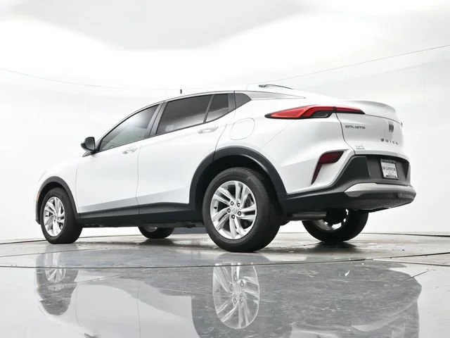 Used 2025 Summit White Buick Preferred image 25