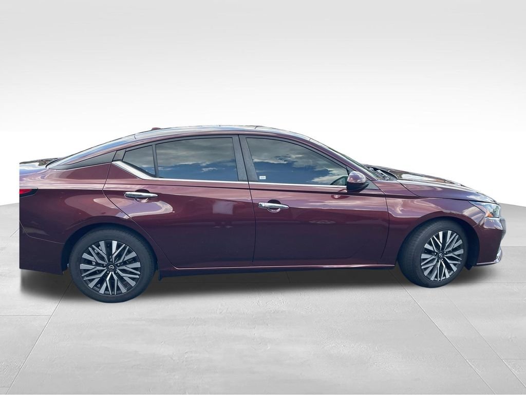 Used 2023 Red Nissan 2.5 SV image 6