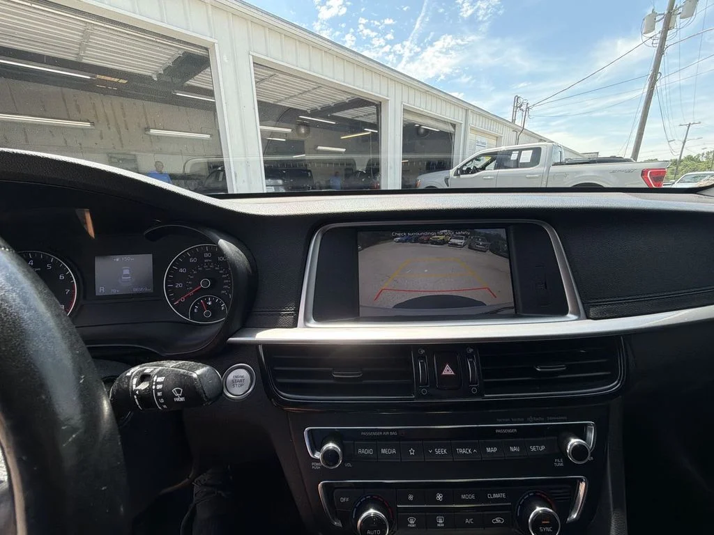 Used 2020 White Kia EX Premium image 17