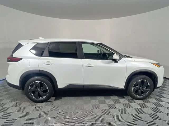 Used 2024 Everest White Pearl Nissan SV image 1