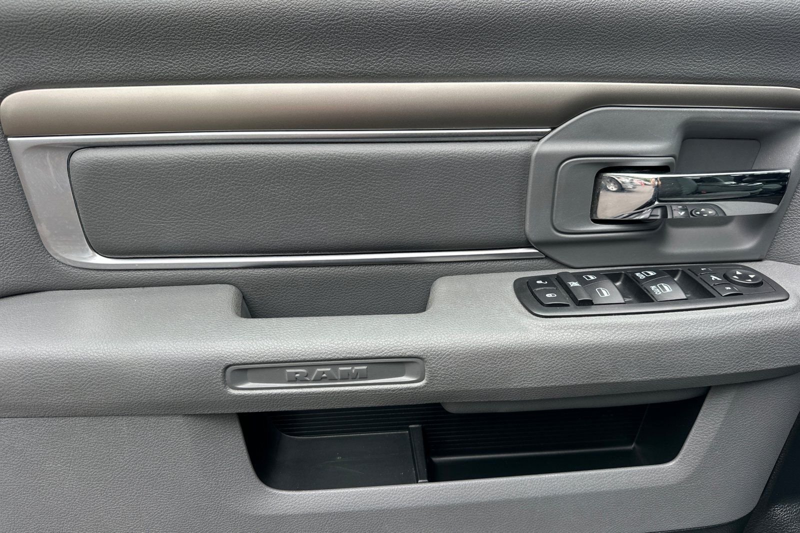 Used 2018 White Ram SLT image 11