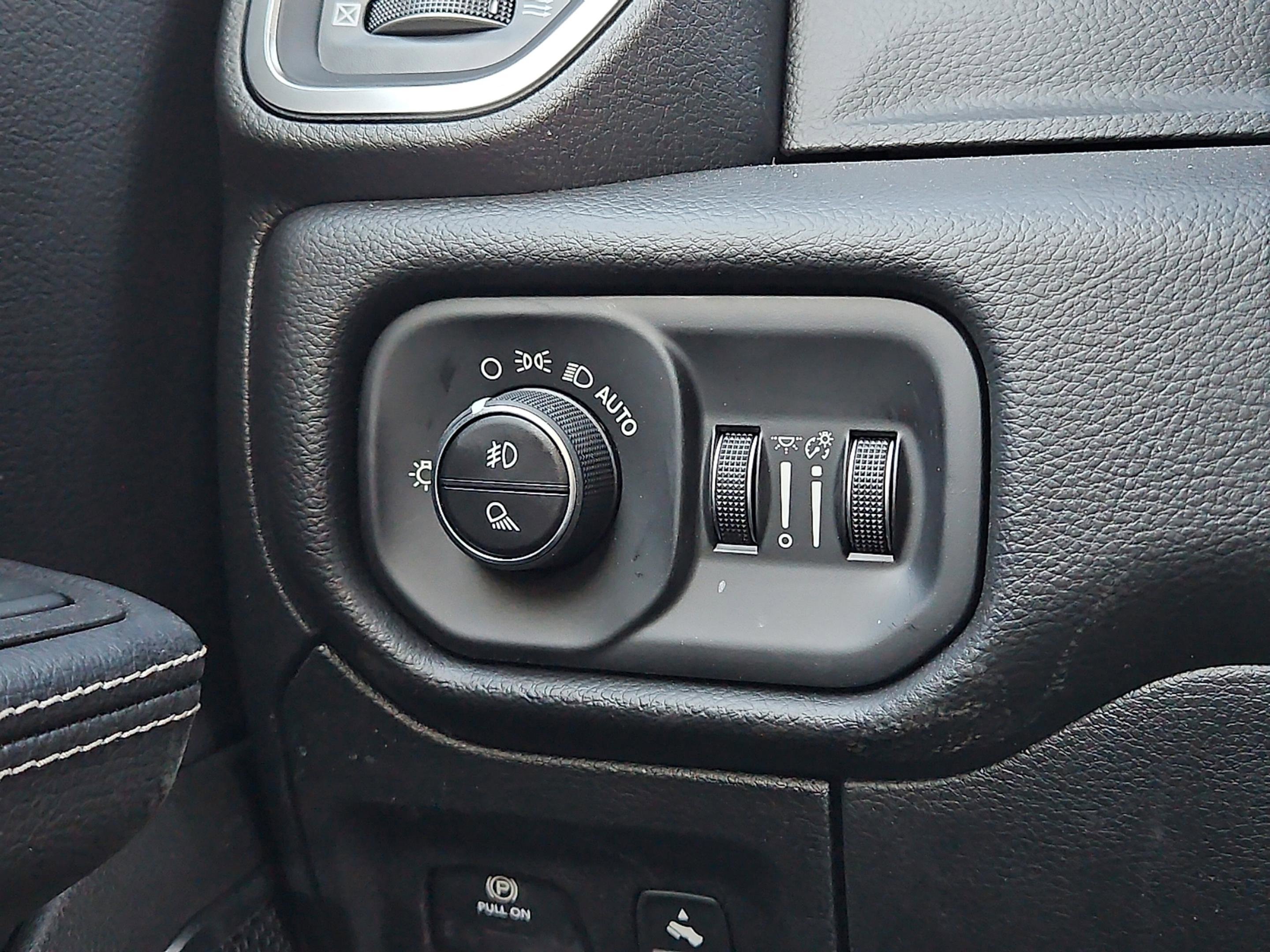 New 2026 Bright White Clear-Coat Exterior Paint RAM Laramie image 13