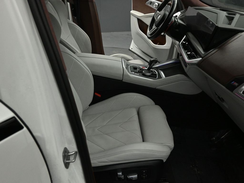 2023 BMW XM - Image 27