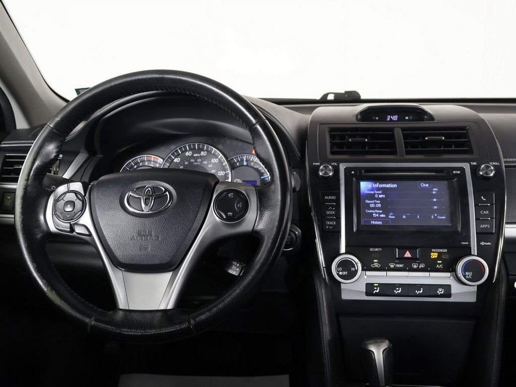 Used 2013 Silver Toyota SE image 31