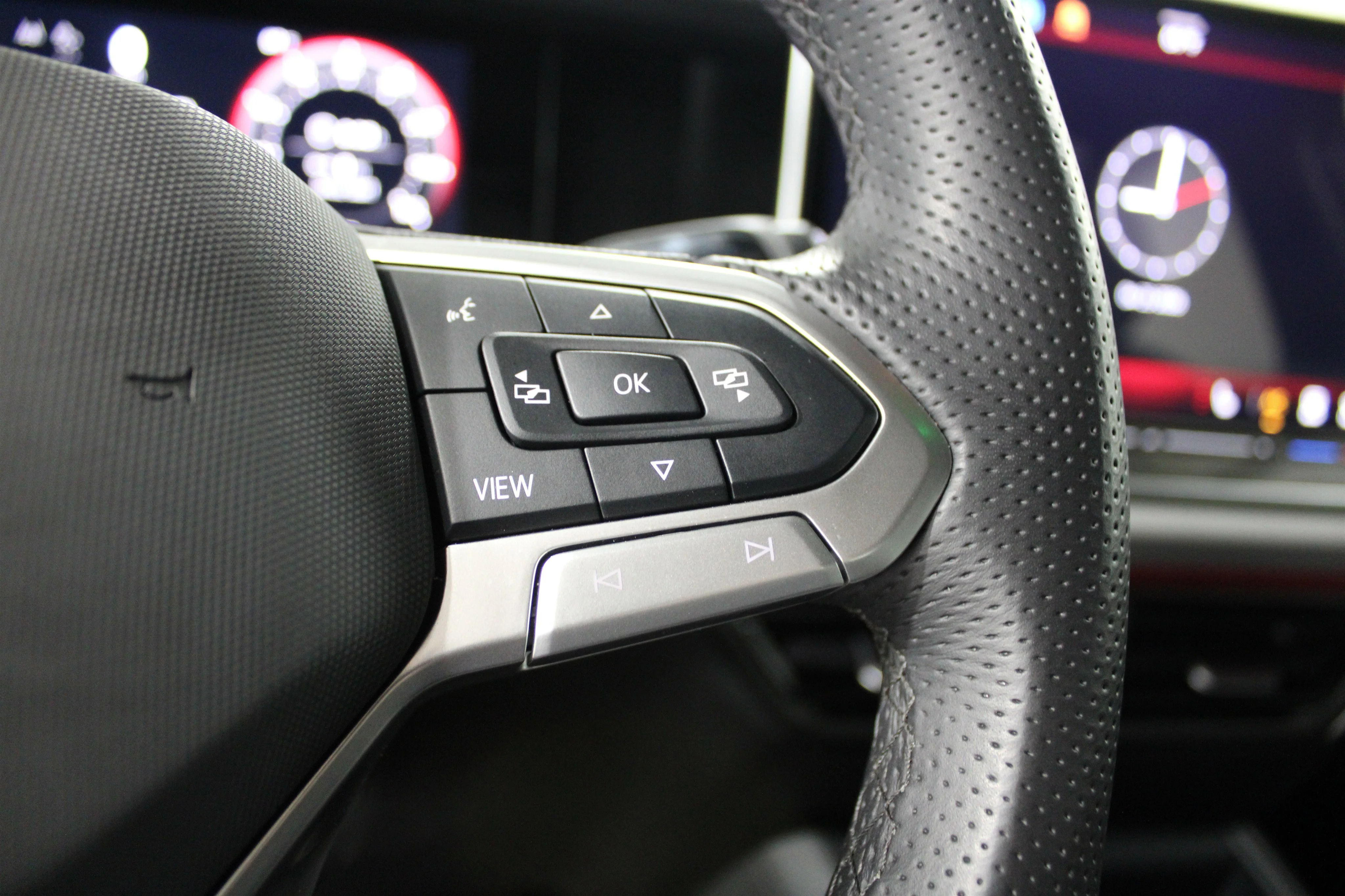 Used 2025 Platinum Gray Metallic Volkswagen SE R-Line Black image 11