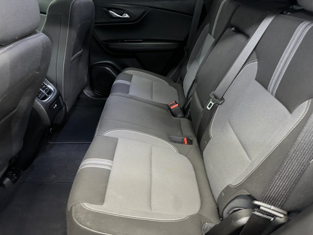 Used 2025 Summit White Chevrolet LT image 19