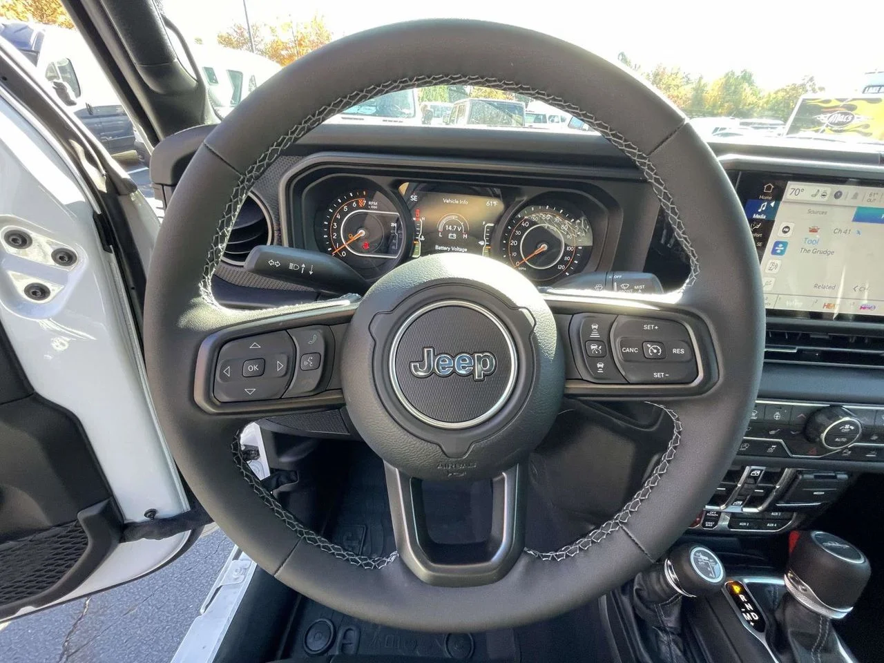 New 2026 Bright White Clear-Coat Exterior Paint Jeep Rubicon X image 33