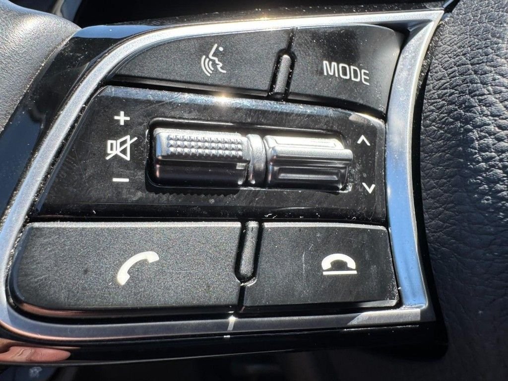 Used 2022 White Kia EX image 16