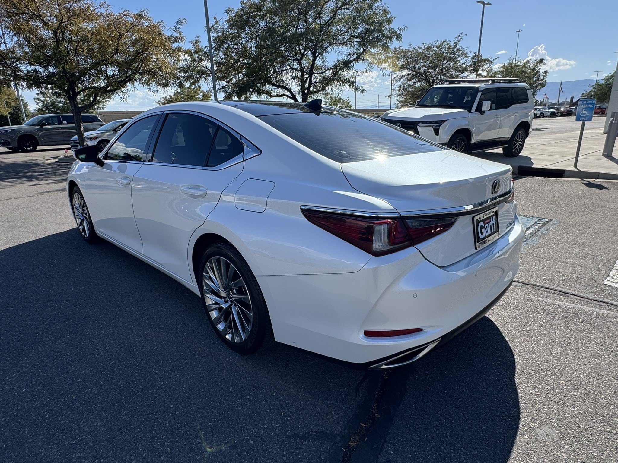 Used 2019 Eminent White Pearl Lexus 350 Luxury image 4