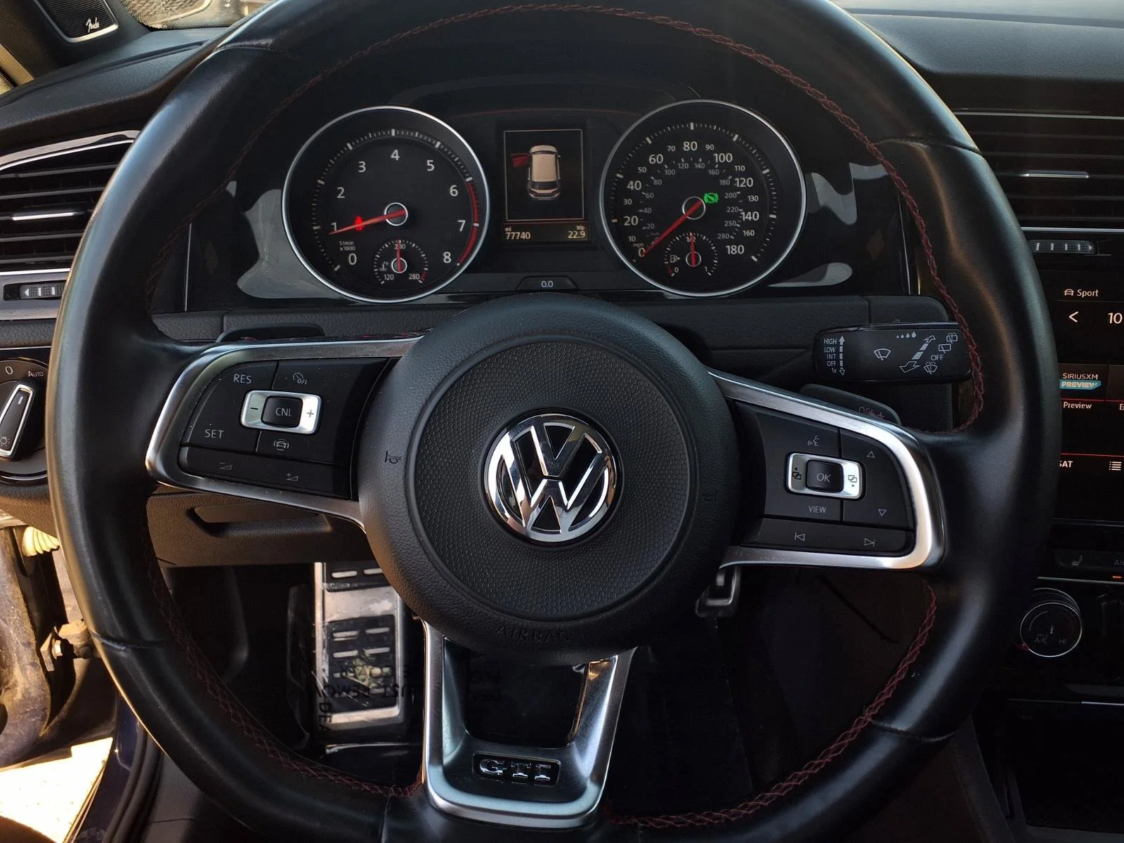 Used 2019 Blue Volkswagen 2.0T SE image 11