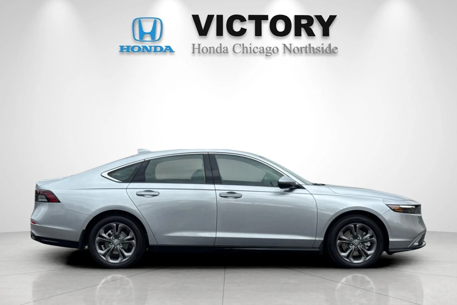 Certified Used 2025 Solar Silver Metallic Honda EX-L image 6