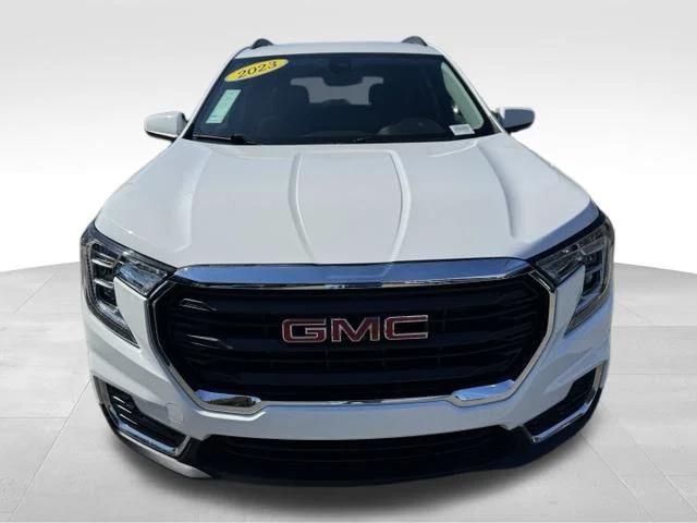 Used 2023 White GMC SLE image 2