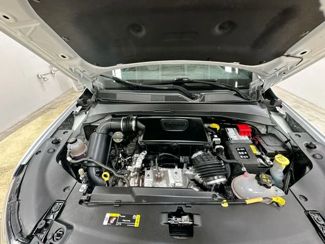 Used 2024 White Jeep Latitude image 18