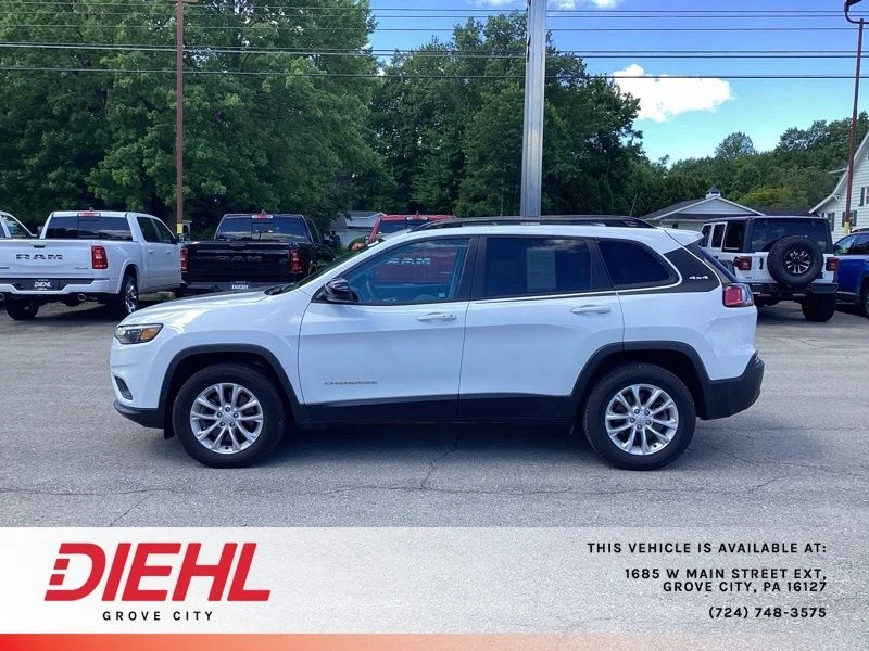 Used 2022 White Jeep Latitude Lux image 4