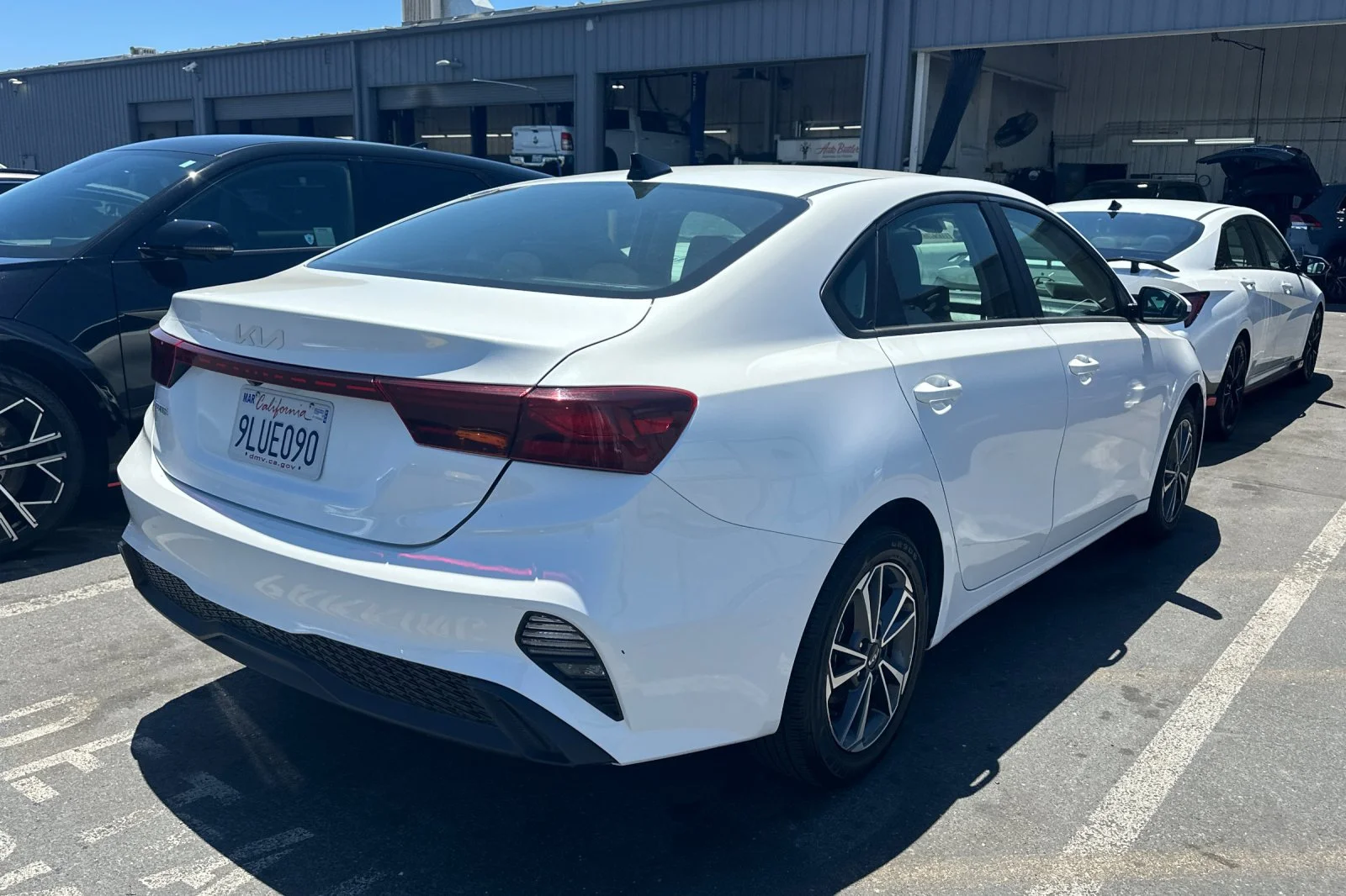Used 2024 Snow White Pearl Kia LXS image 5