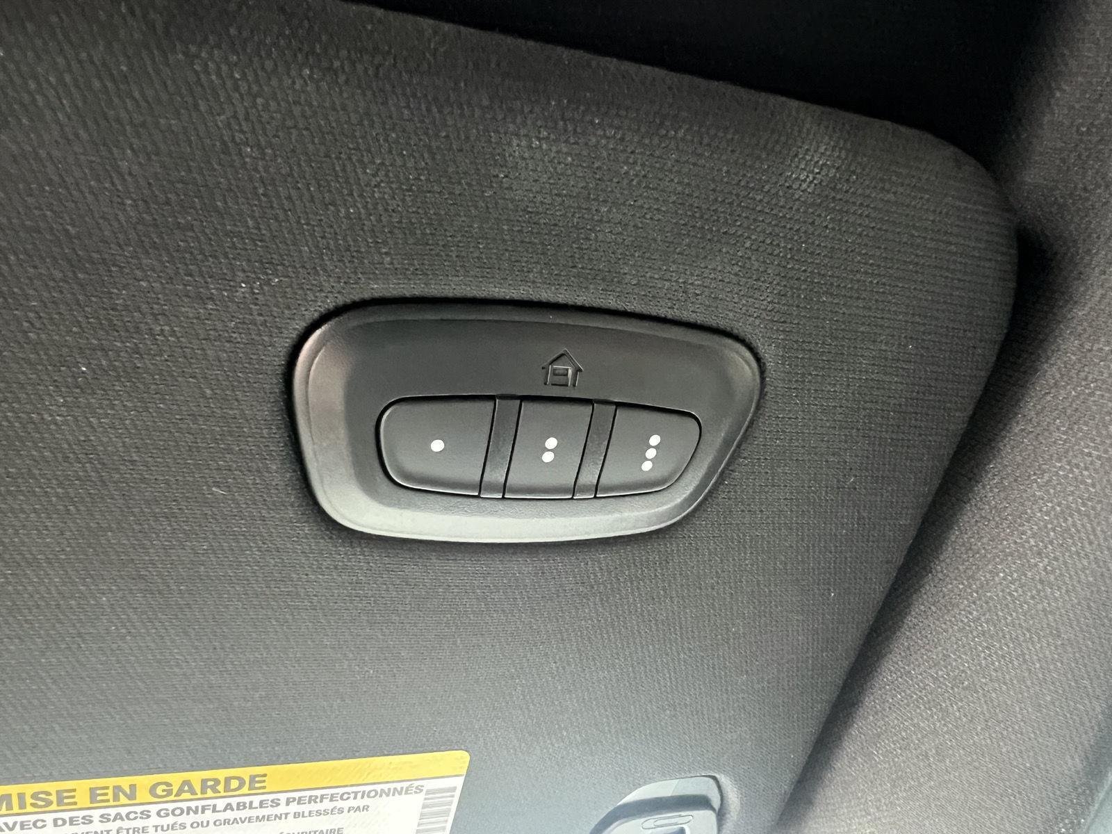Used 2022 Silver Ram Laramie image 32