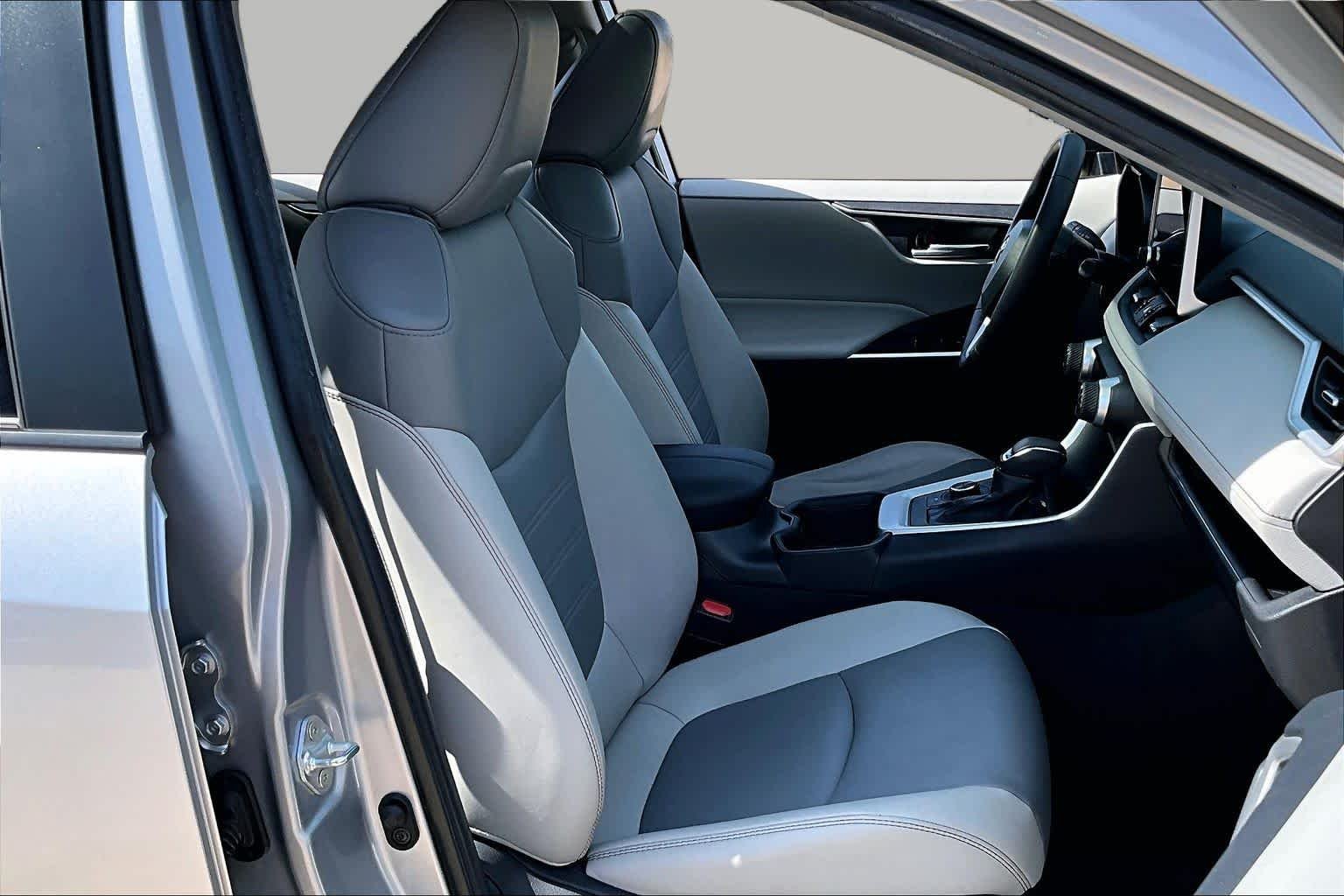 Used 2024 Silver Sky Metallic Toyota Hybrid XLE Premium image 9