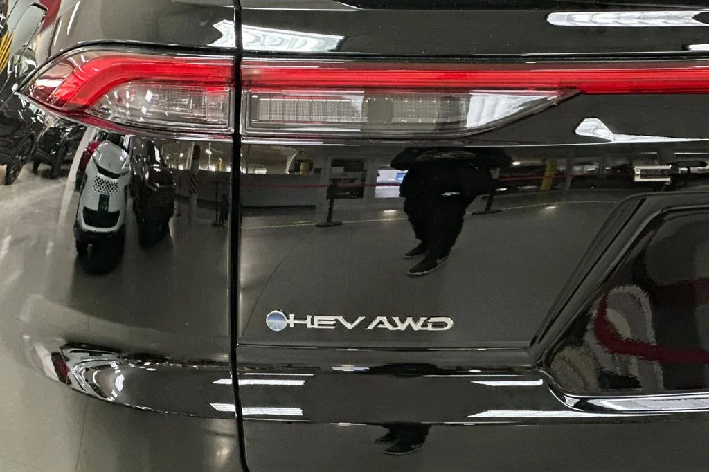 2026 Toyota Crown Signia XLE - Photo 25