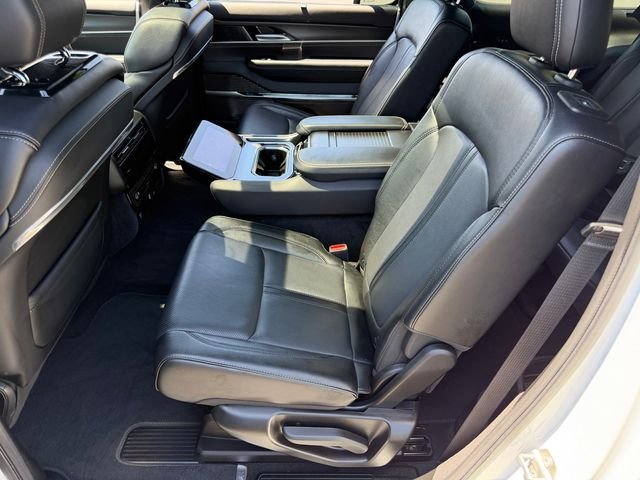 Used 2024 White Jeep  image 12