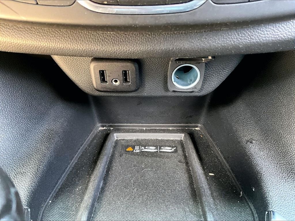 Used 2022 Silver Ice Metallic Chevrolet LT Leather image 28
