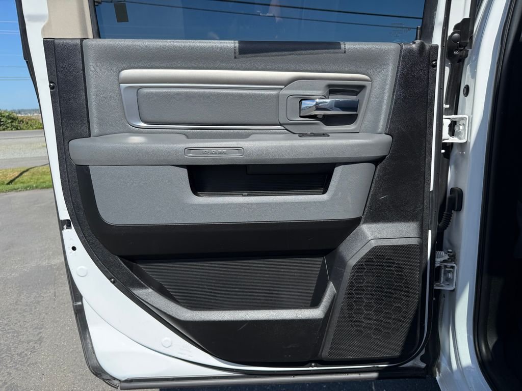 Used 2019 White Ram SLT image 25