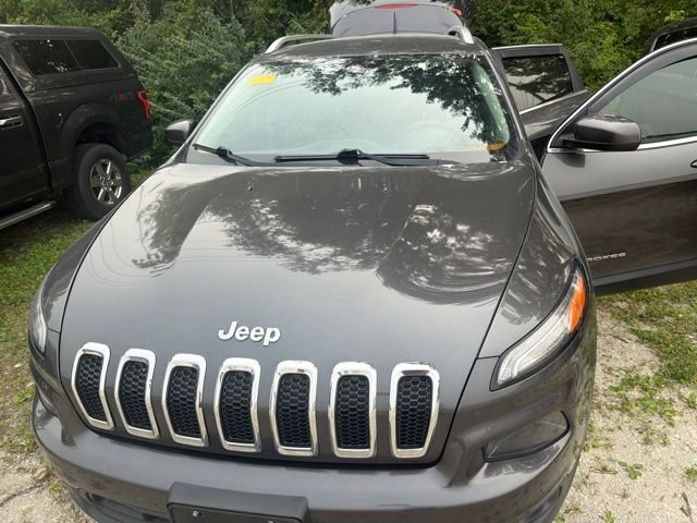 Used 2015 Gray Jeep Latitude image 16
