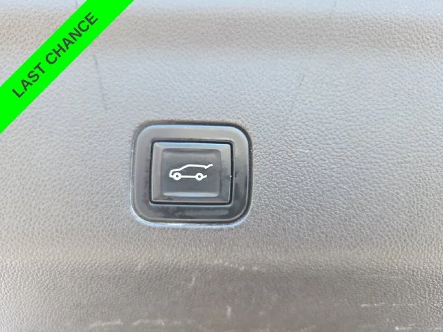 Used 2021 White GMC Denali image 24