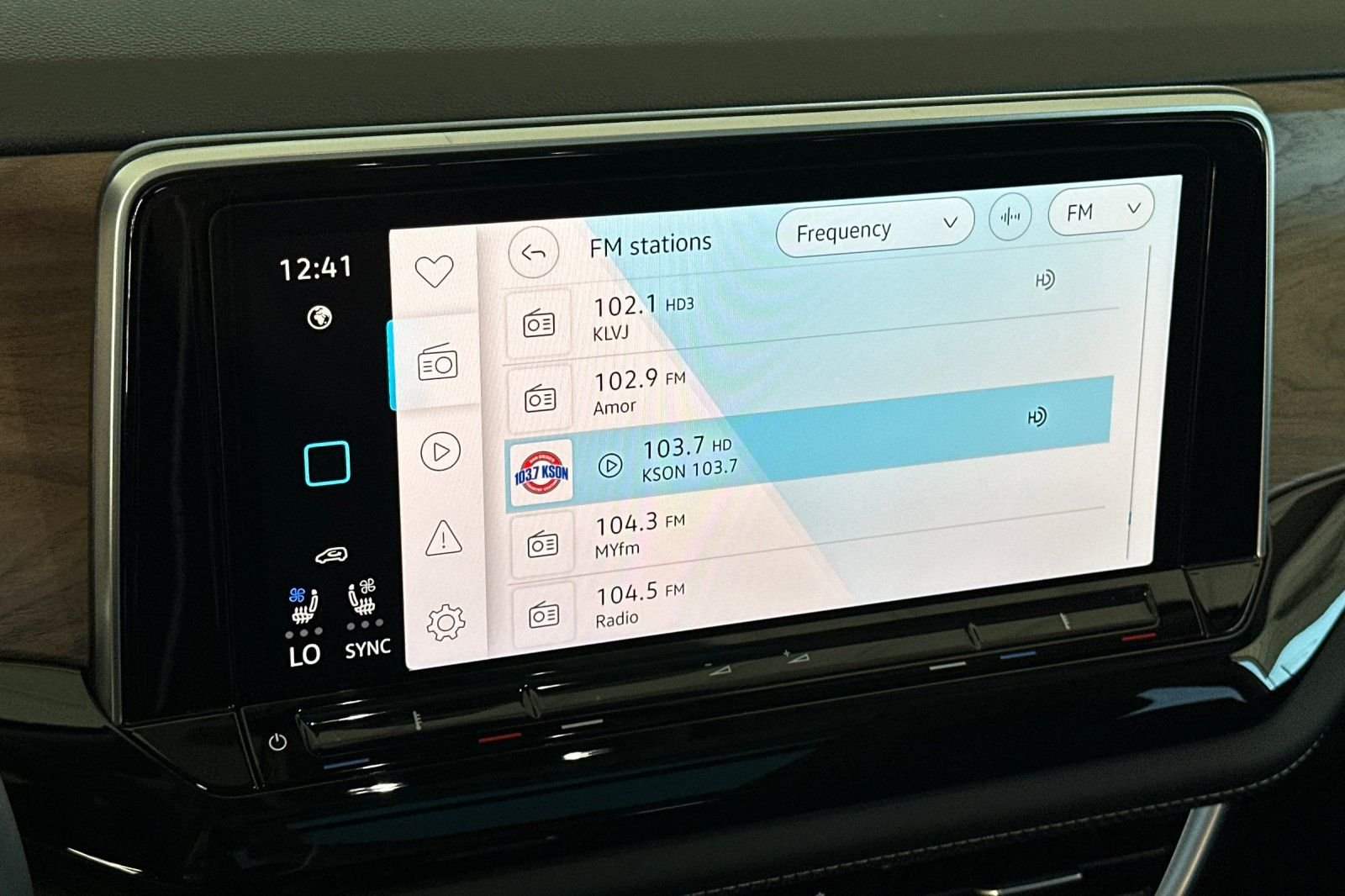 New 2026  Volkswagen SE w/Technology image 19