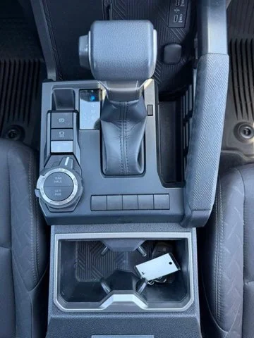 2025 Toyota Tacoma SR5 - Photo 8