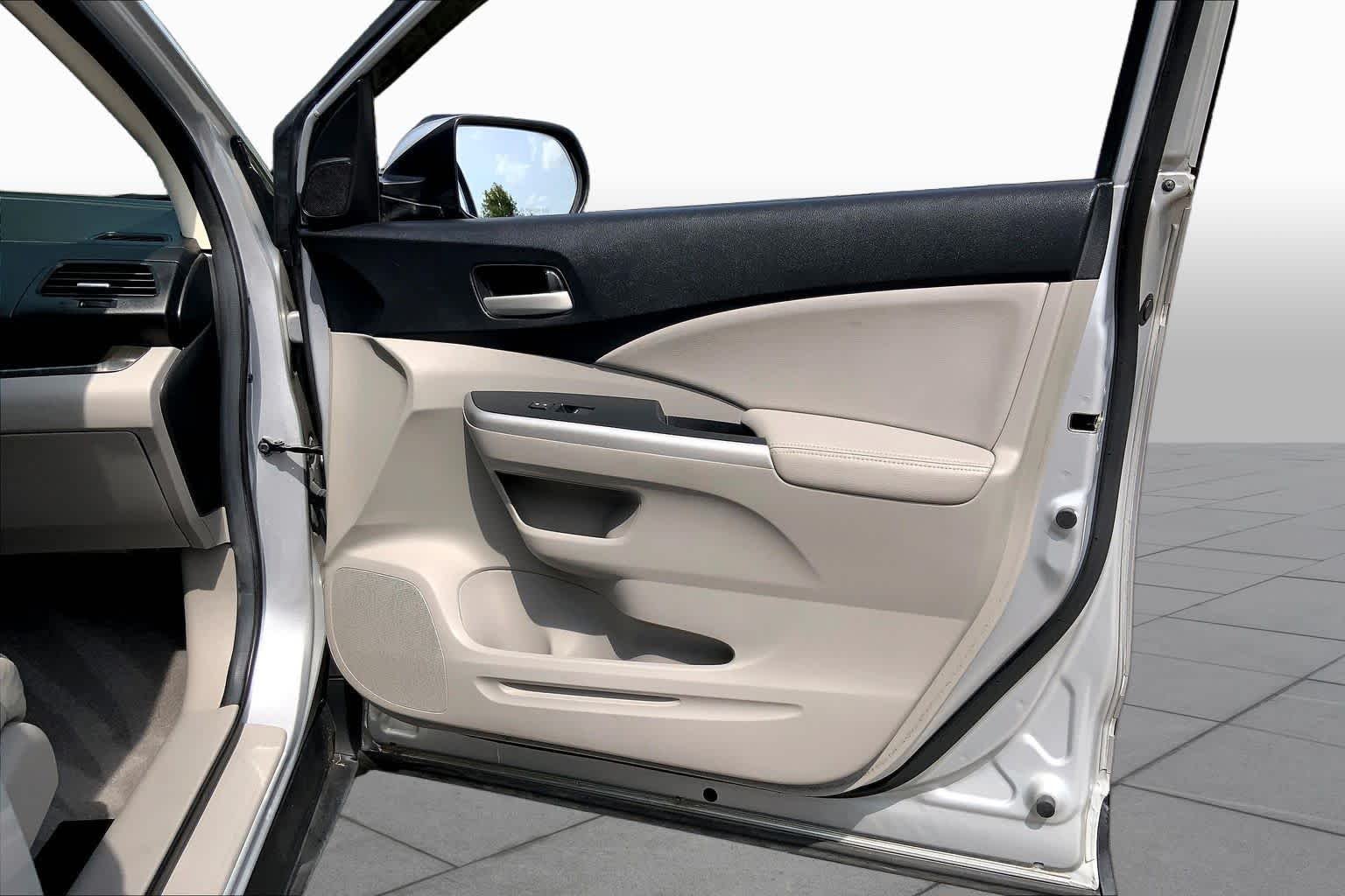 Used 2013 Alabaster Silver Metallic Honda EX-L image 23