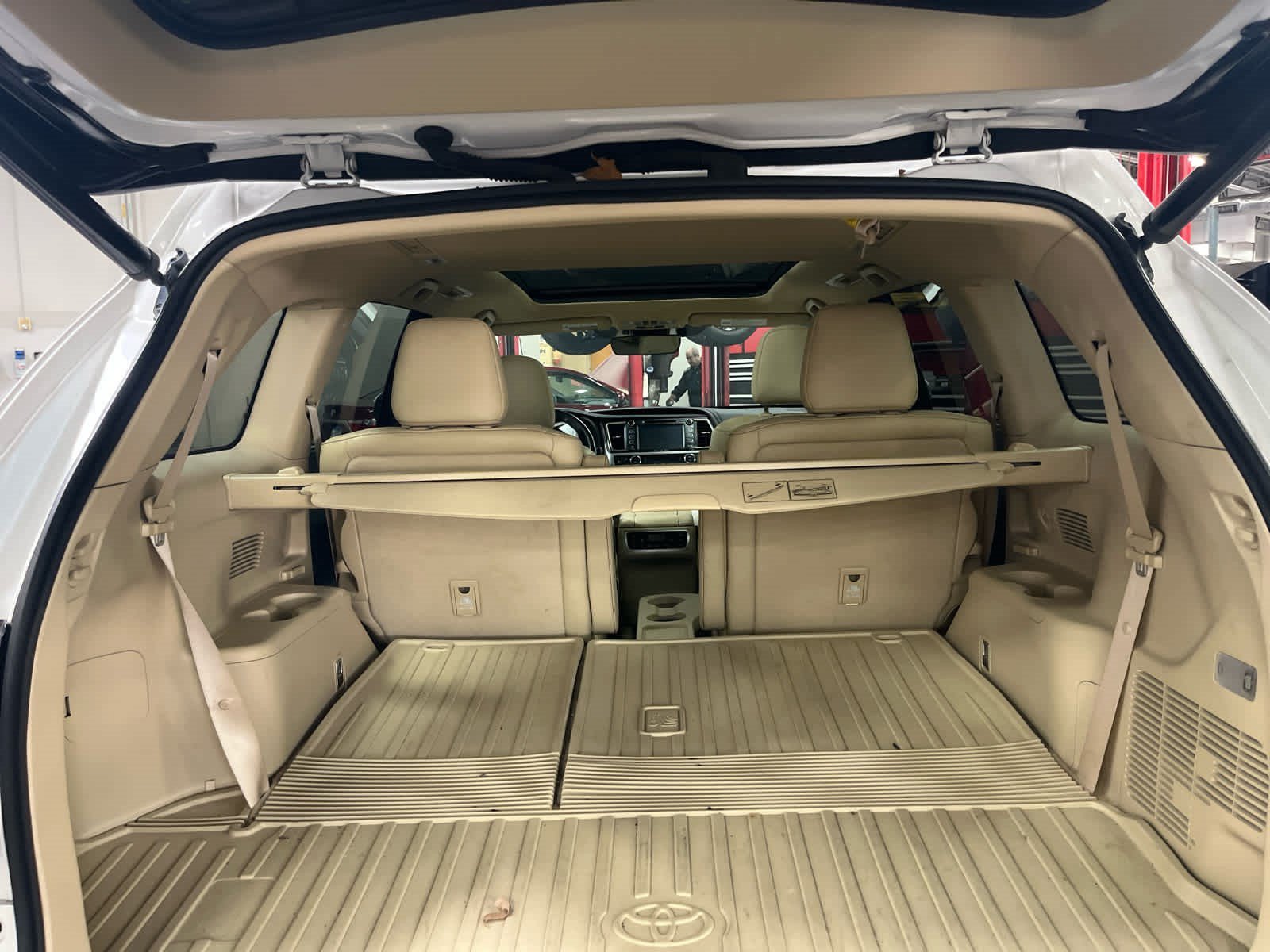 Used 2018 Blizzard Pearl Toyota Limited Platinum image 9