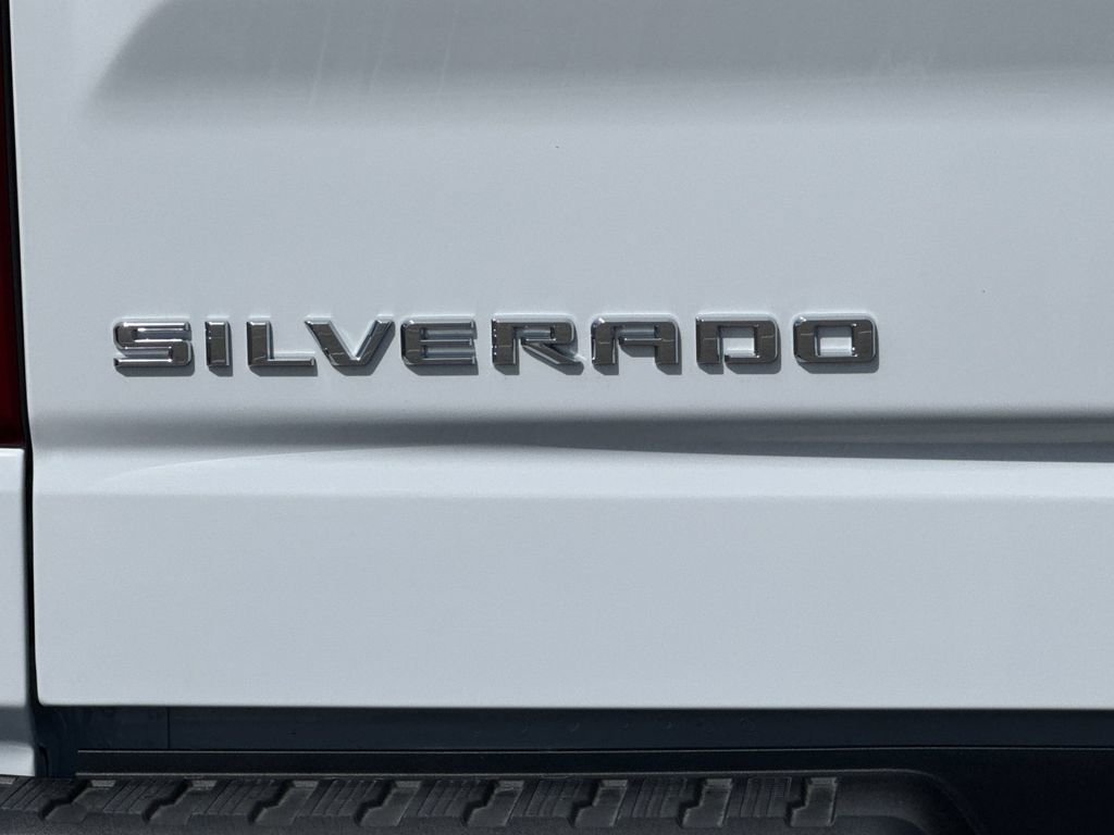 New 2026 Summit White Chevrolet WT image 23