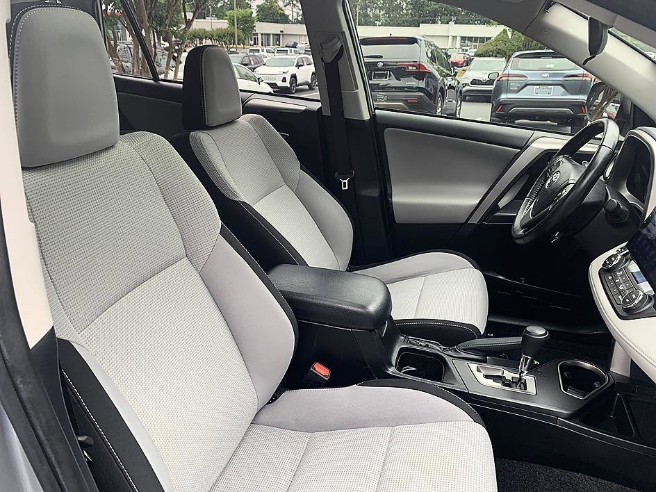 Used 2018 Silver Sky Metallic Toyota XLE image 20