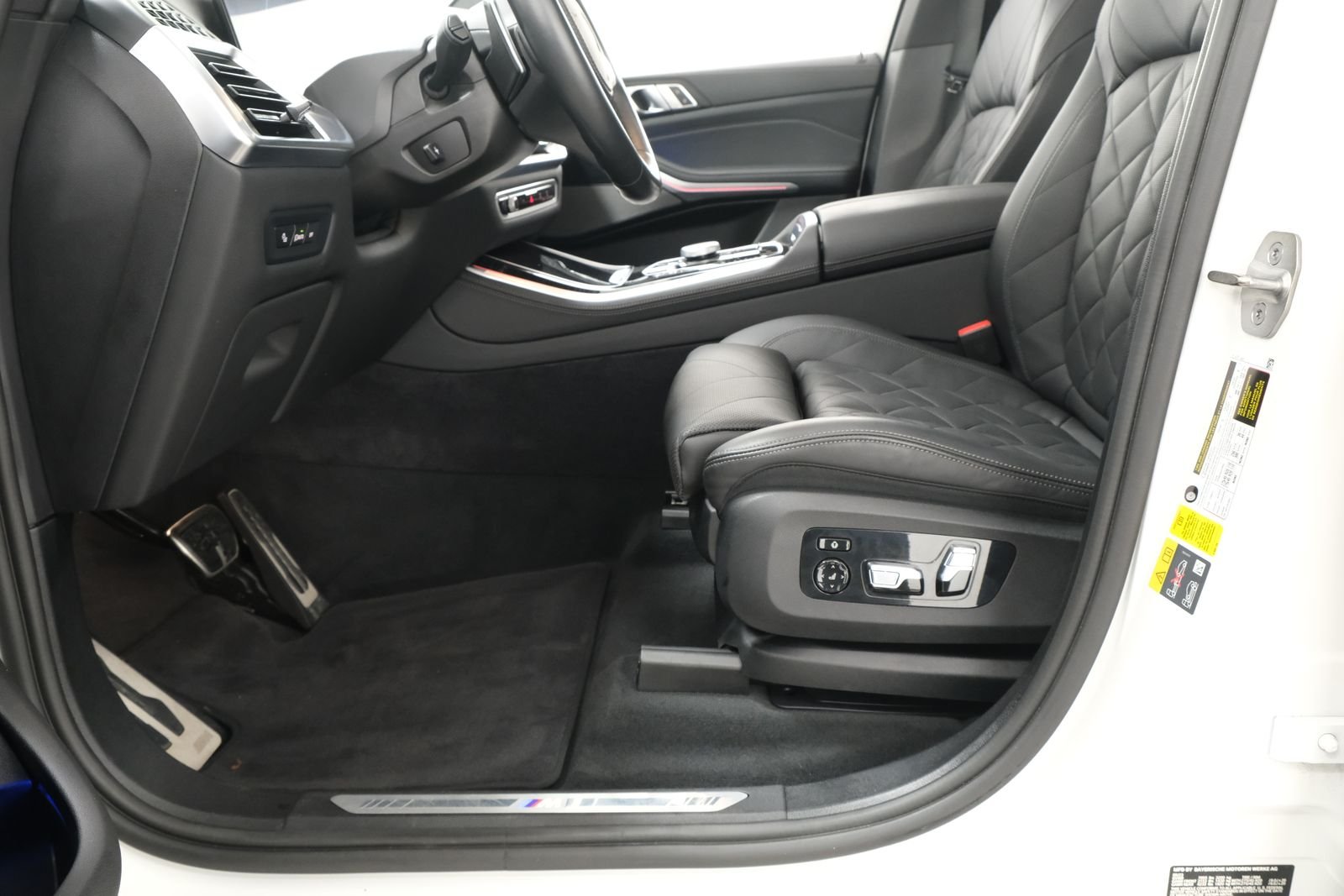 Used 2024 Alpine White BMW xDrive50e image 30
