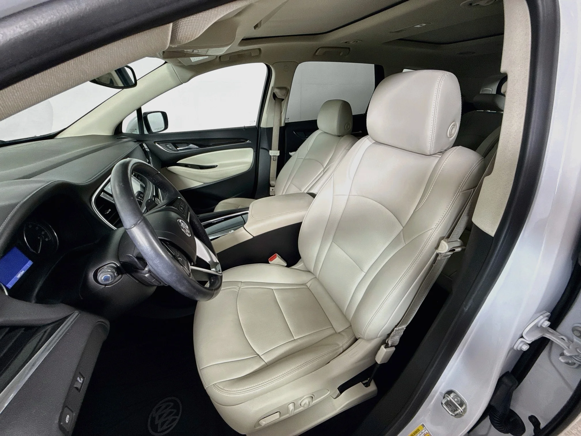 Used 2023 White Frost Tricoat Buick Essence image 22