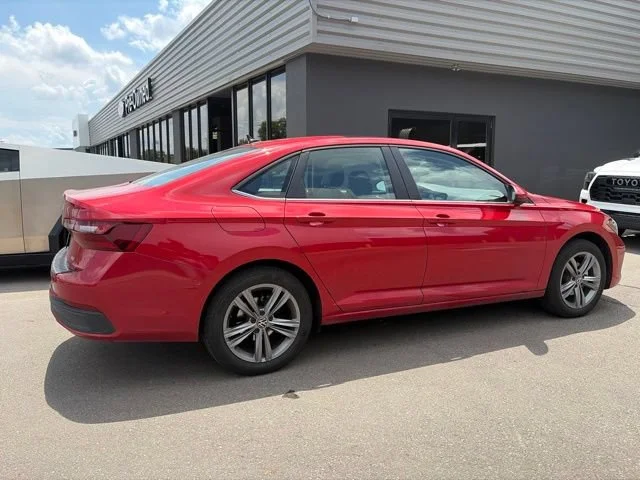 Certified Used 2023  Volkswagen SE image 3