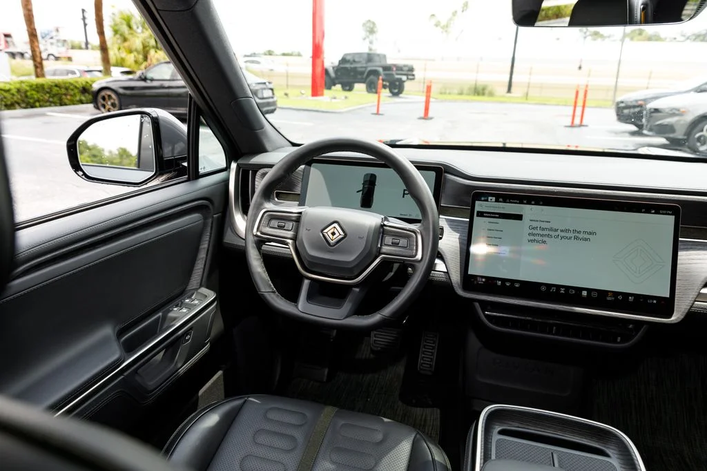 Used 2025  Rivian Adventure Dual Motor Large Pack image 9