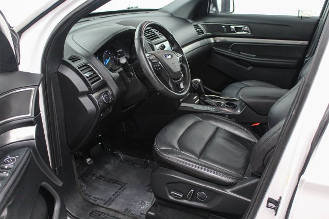 Used 2018 White Platinum Clearcoat Metallic Ford XLT image 9