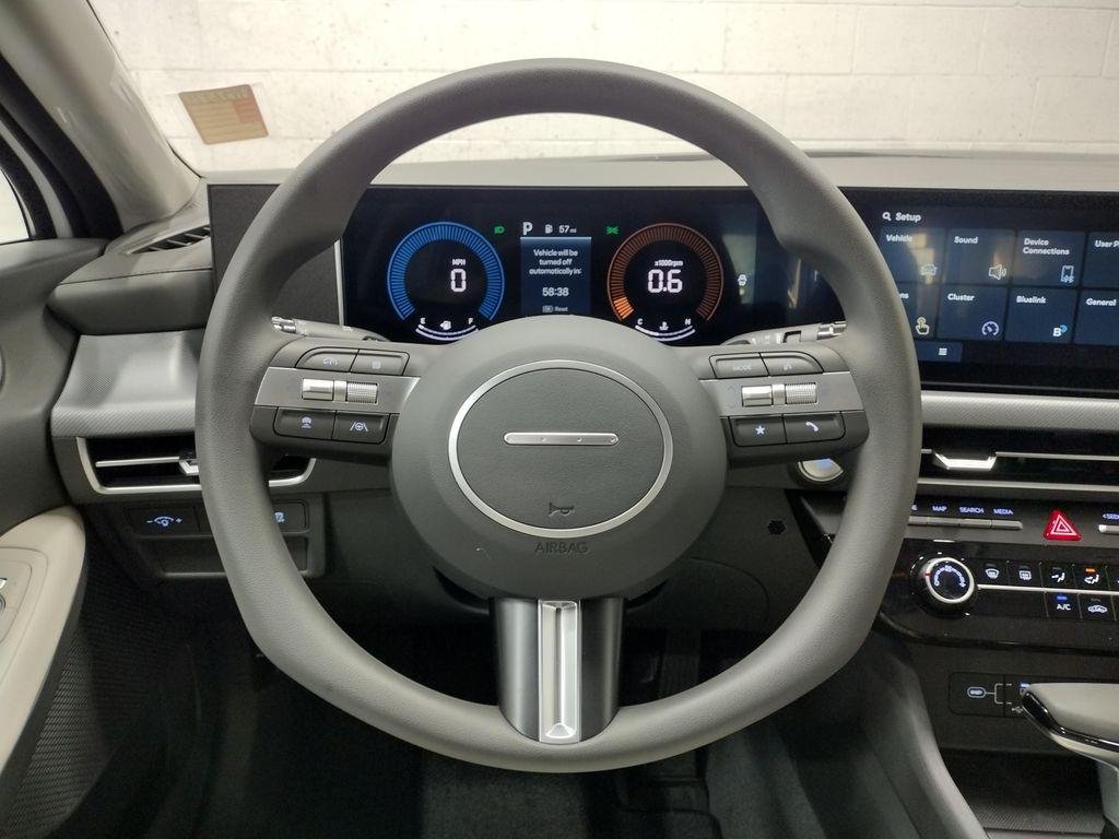 New 2026 White Hyundai SE image 31
