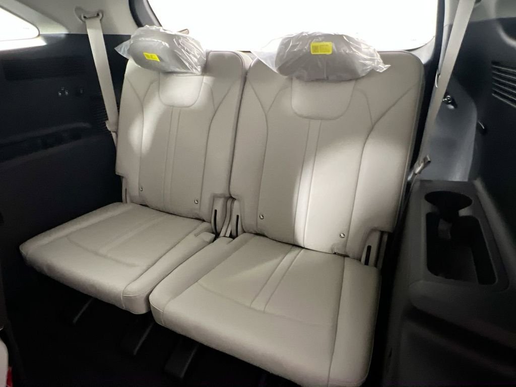 New 2026 Wolf Gray Kia S image 31