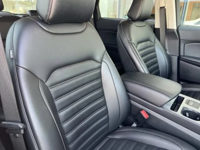 Used 2022 Silver Ford SEL image 42