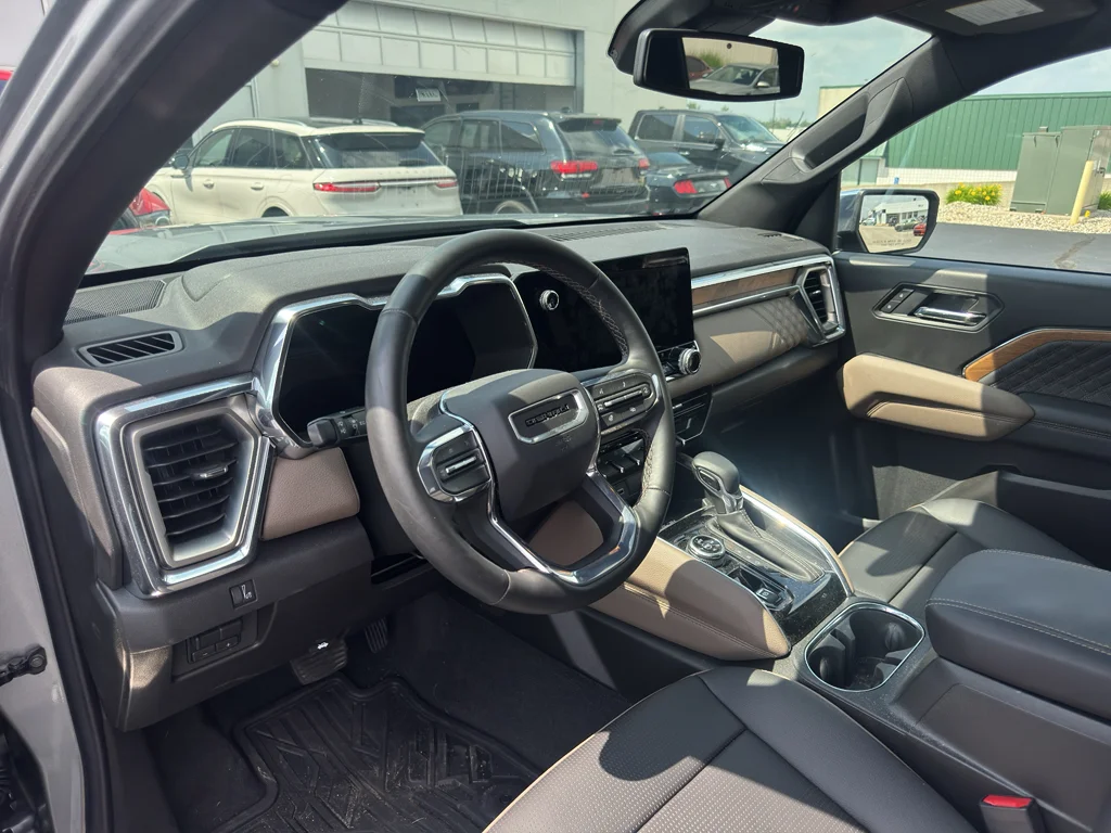 Used 2025 Sterling Metallic GMC 4WD Denali image 11