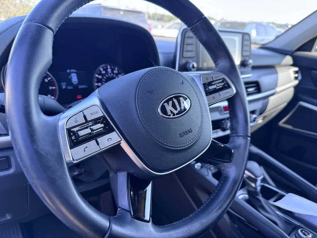 Used 2020 Snow White Pearl Kia S image 15